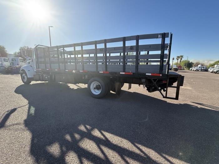 2020 Peterbilt 330-4