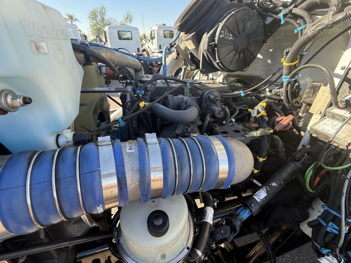 2020 Peterbilt 330-11