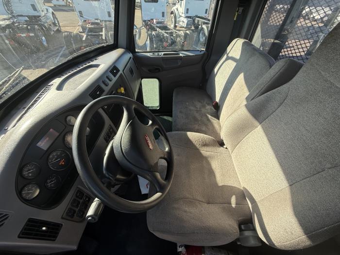 2020 Peterbilt 330-12