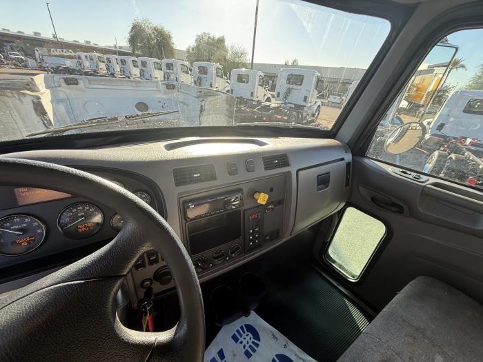 2020 Peterbilt 330-14