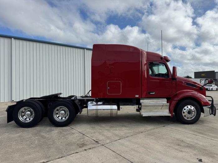 2022 Peterbilt 579-4