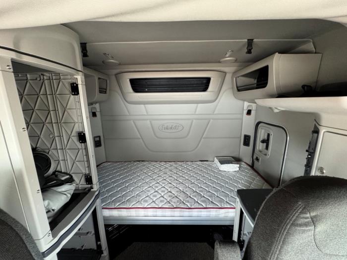 2022 Peterbilt 579-21