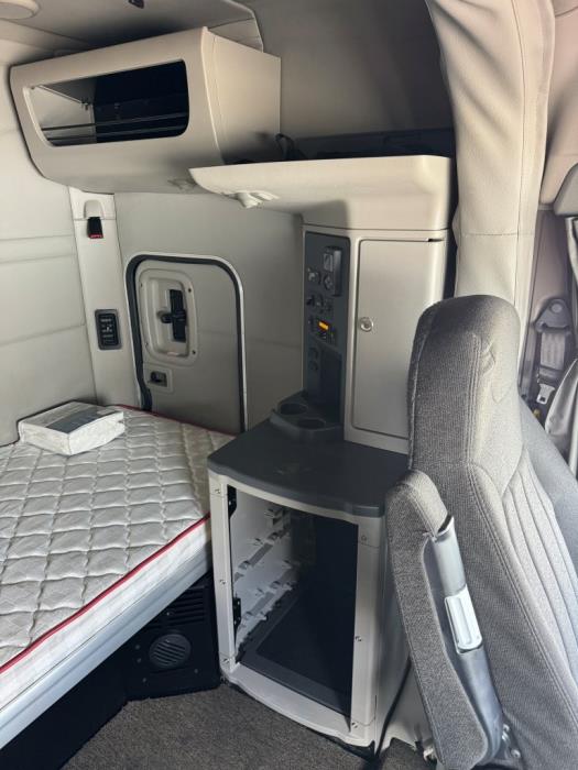 2022 Peterbilt 579-22