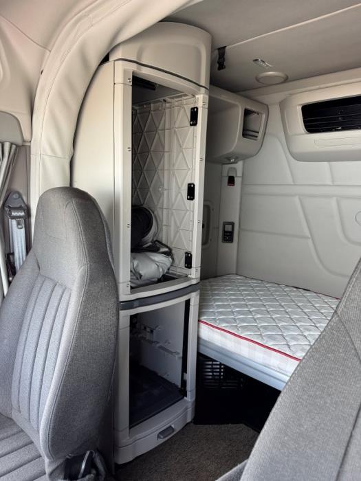 2022 Peterbilt 579-24