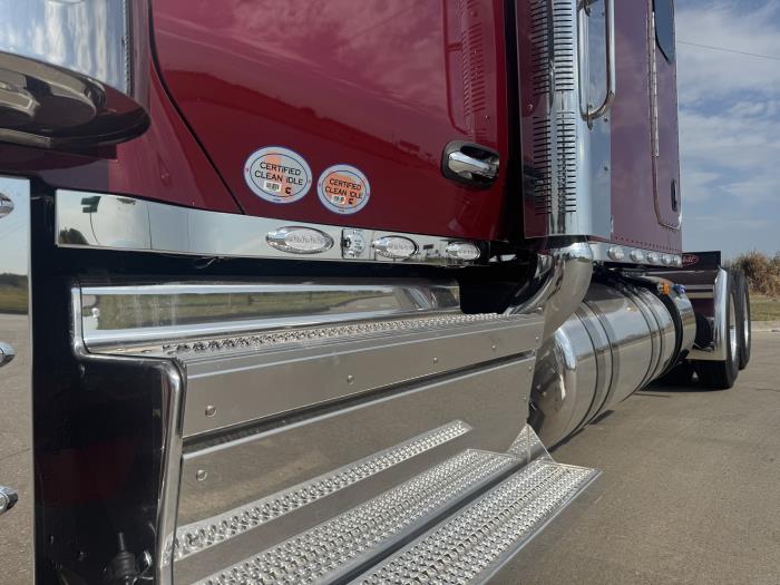 2026 Peterbilt 589-12