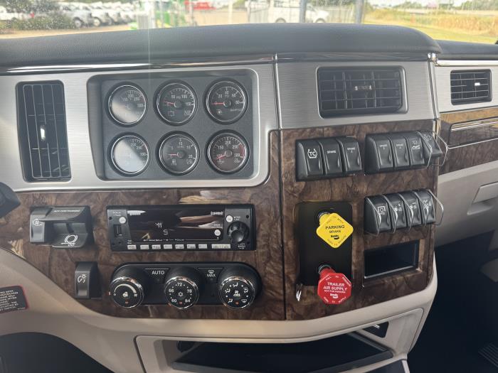 2026 Peterbilt 589-16