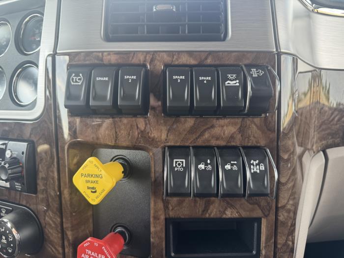 2026 Peterbilt 589-17