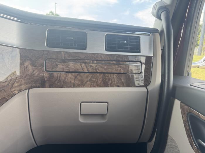 2026 Peterbilt 589-18