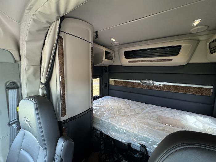 2026 Peterbilt 589-21