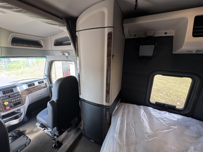 2026 Peterbilt 589-23