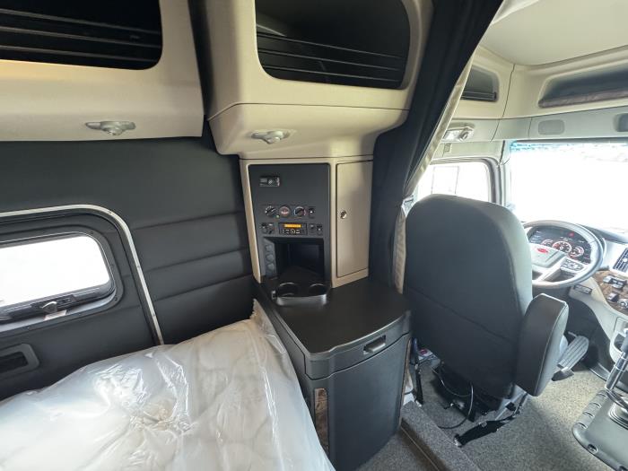 2026 Peterbilt 589-25