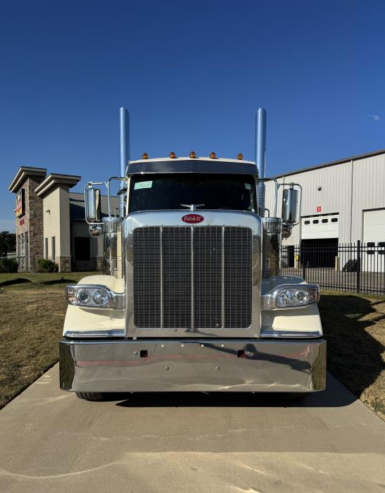 2026 Peterbilt 589-2