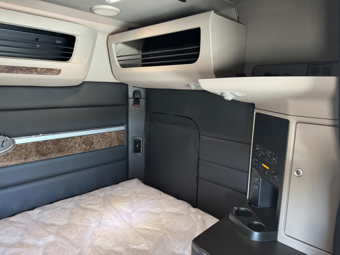 2026 Peterbilt 589-17