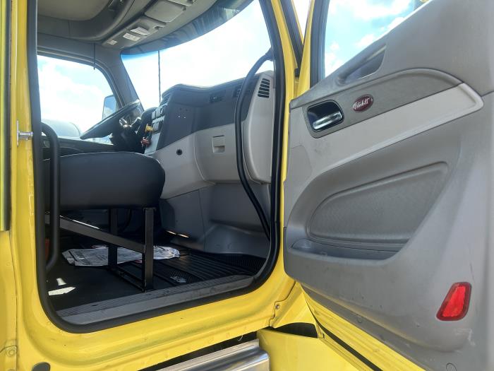 2021 Peterbilt 579-22