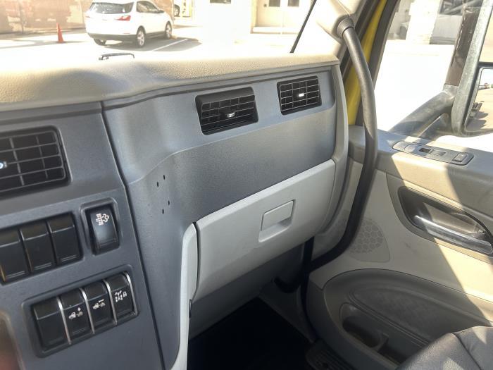 2021 Peterbilt 579-28