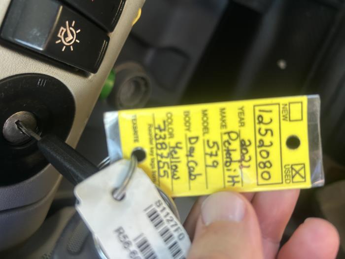 2021 Peterbilt 579-32