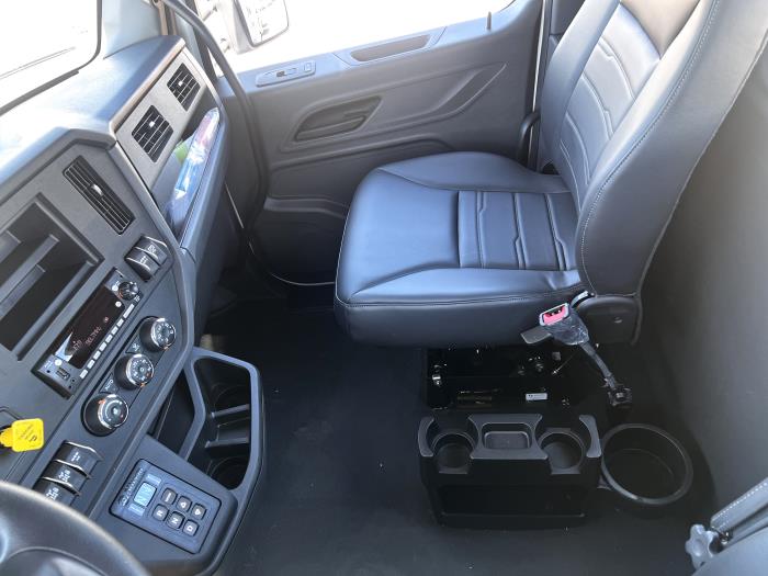 2026 Peterbilt 548-21