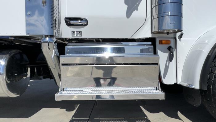 2026 Peterbilt 589-24