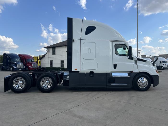 2023 Freightliner Cascadia-3