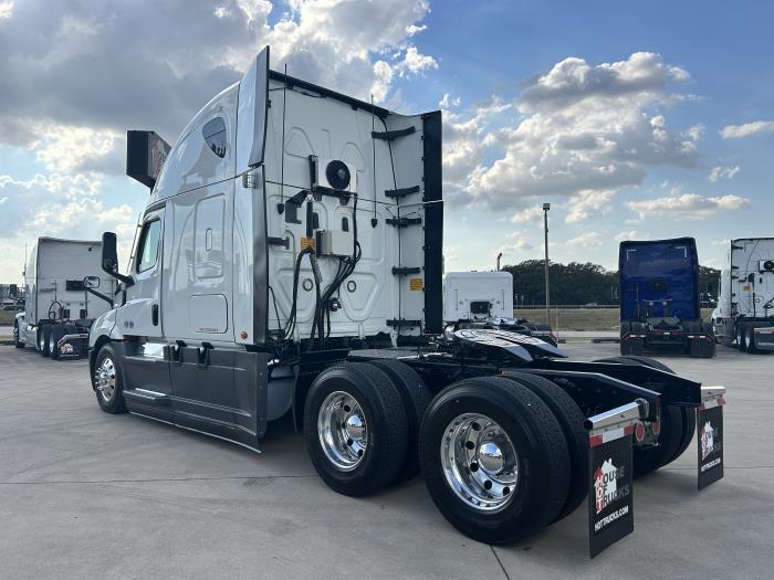 2023 Freightliner Cascadia-6