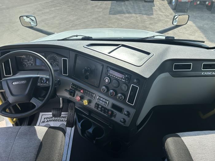 2023 Freightliner Cascadia-13