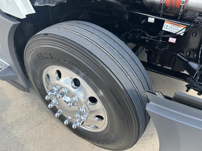 2023 Freightliner Cascadia-17