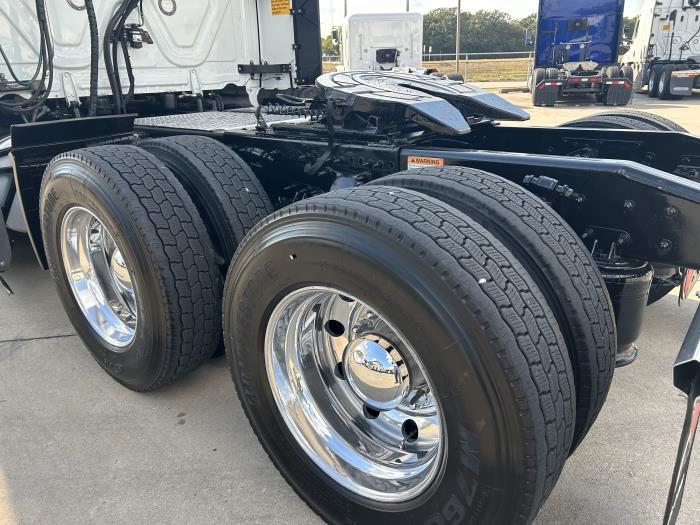 2023 Freightliner Cascadia-21