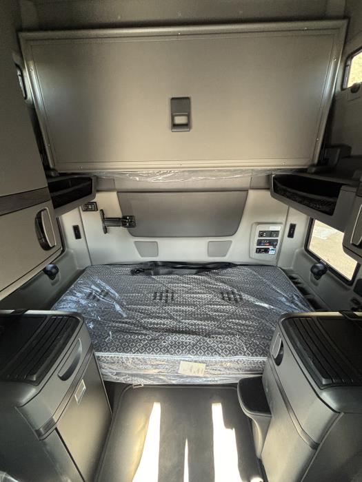 2025 International LT625-14