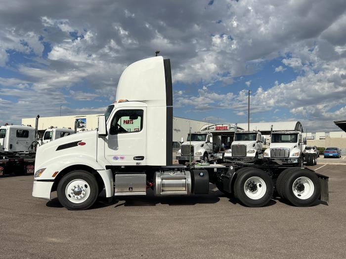 2025 Peterbilt 579 photo 3
