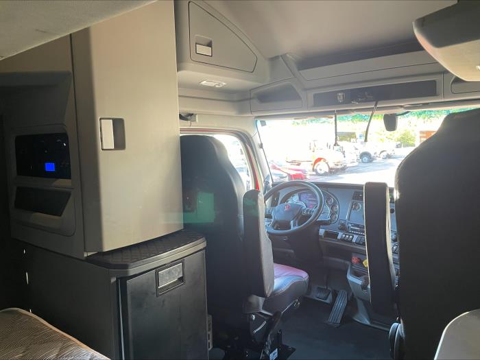 2022 Kenworth T680-17