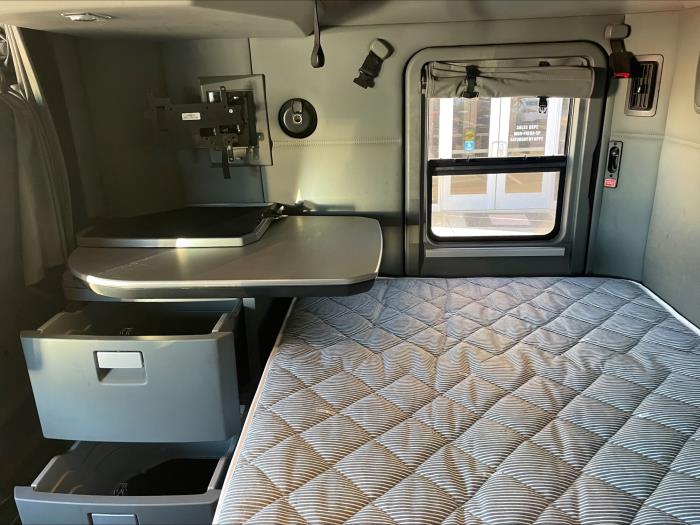 2022 Kenworth T680-18