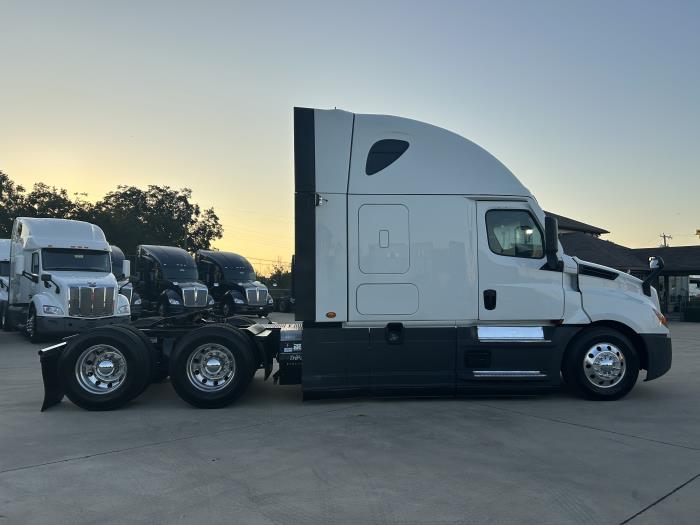 2022 Freightliner Cascadia-3