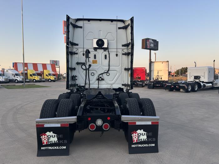 2022 Freightliner Cascadia-5