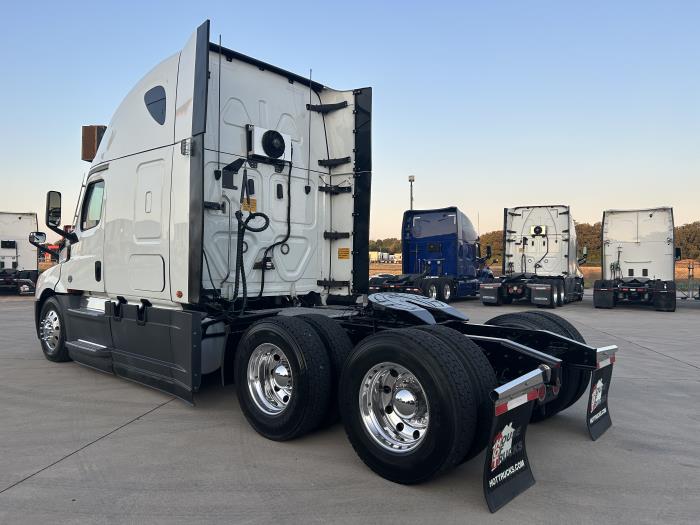 2022 Freightliner Cascadia-6
