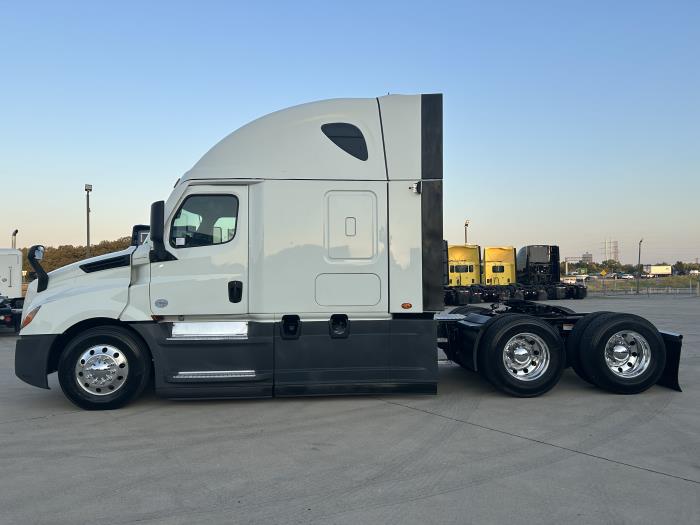 2022 Freightliner Cascadia-7
