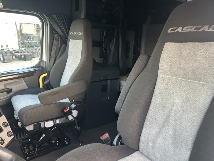 2022 Freightliner Cascadia-9