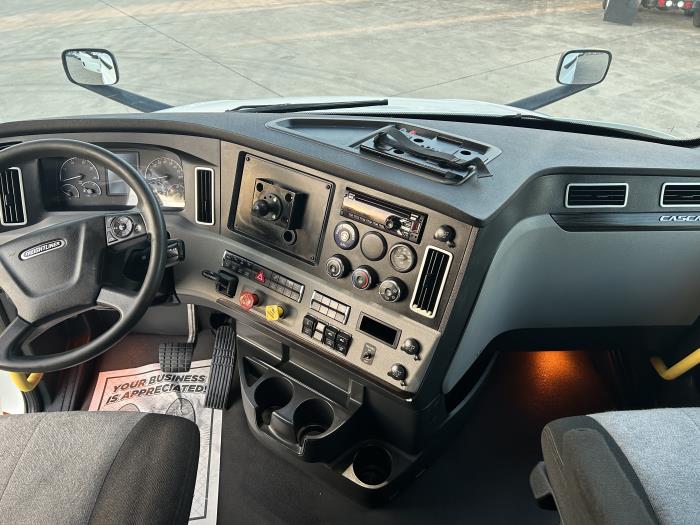 2022 Freightliner Cascadia-11