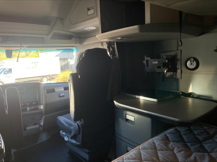 2022 Kenworth T680-21