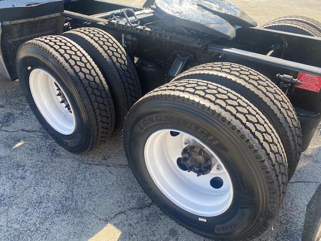 2023 Volvo VNR64T300-5