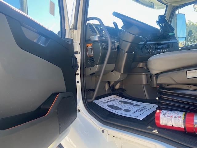 2023 Volvo VNR64T300-15