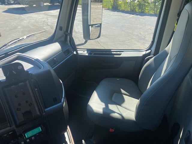 2023 Volvo VNR64T300-21