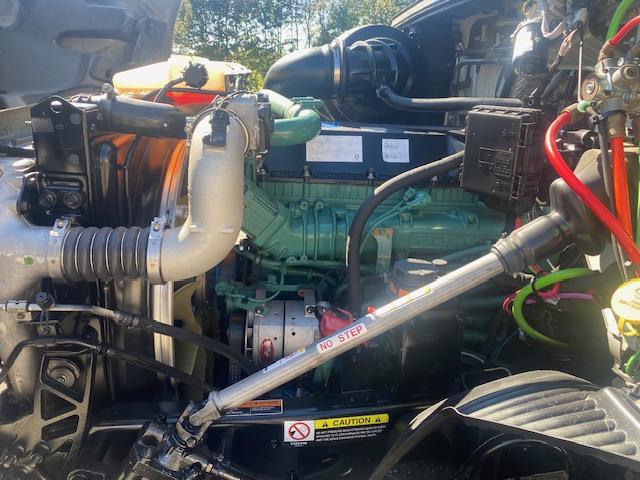 2023 Volvo VNR64T300-11