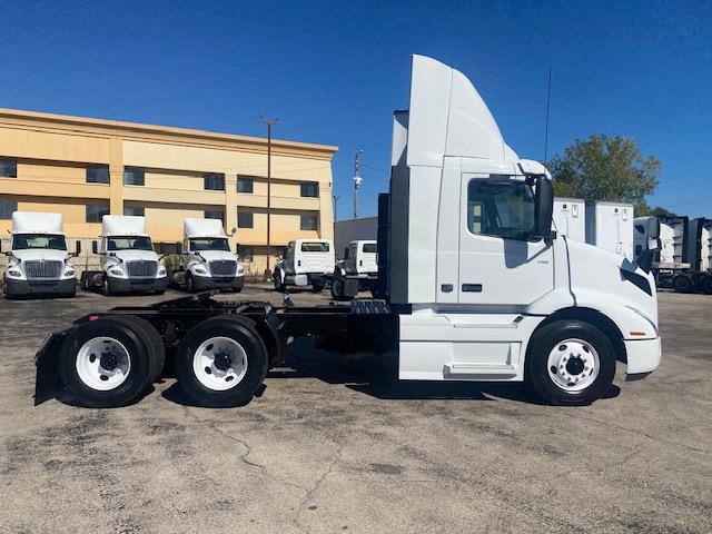 2023 Volvo VNR64T300-9