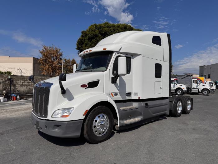 2021 Peterbilt 579 photo 2