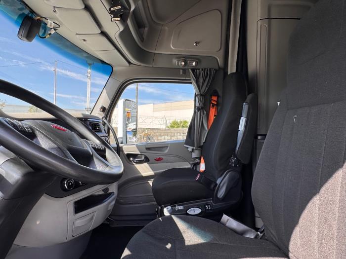 2021 Peterbilt 579-9