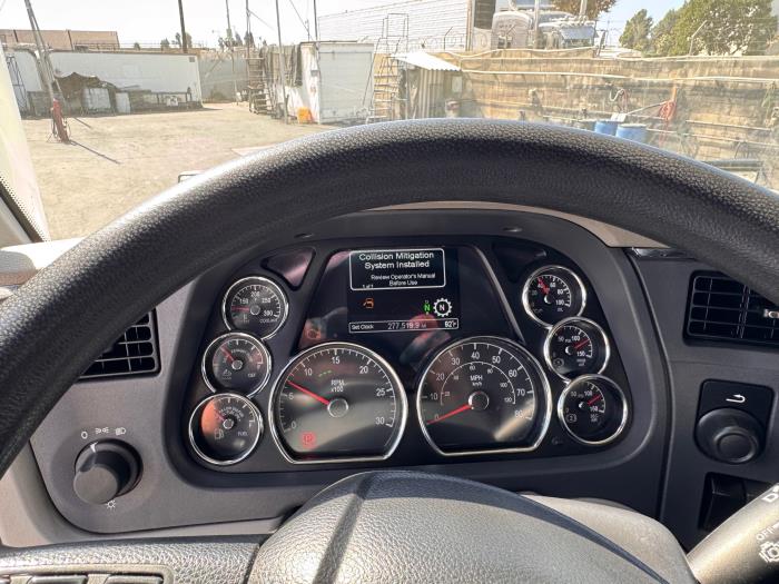 2021 Peterbilt 579-9