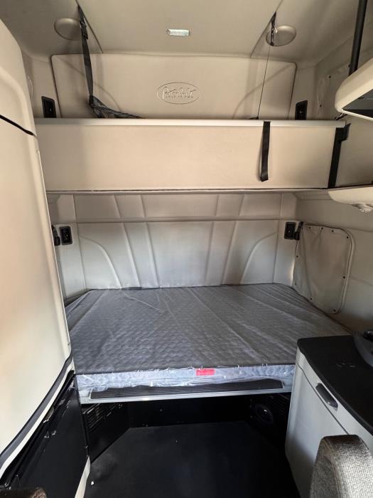 2021 Peterbilt 579-11