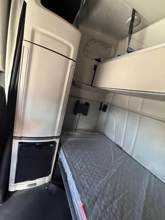 2021 Peterbilt 579-13