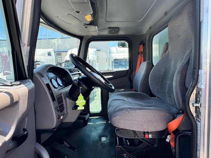 2020 Peterbilt 337-8