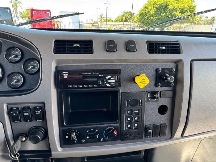 2020 Peterbilt 337-11